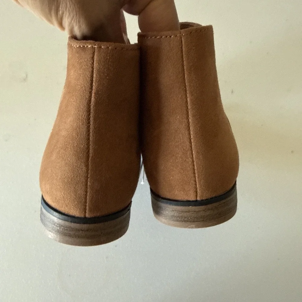 Cat & Jack Opal Brown Solid Faux Suede Zip Round Toe Ankle Boots Kids 2